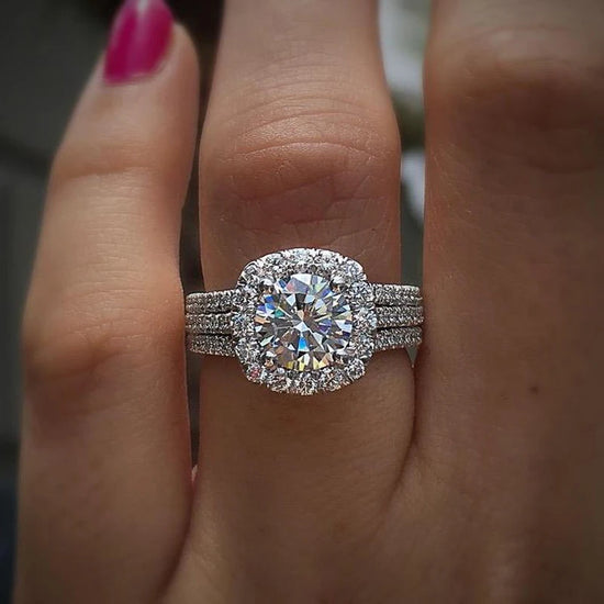 Huitan Trendy Women’s Ring – Brilliant Cubic Zirconia Luxury Engagement Ring, Elegant Fashion Wedding Band, Sparkling Party Jewelry for Women